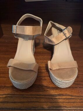 Women’s Tan Ankle-Strap Platform Sandals